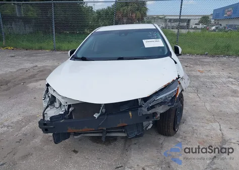 2018 Toyota Corolla Le z USA, uszkodzony, nr VIN 5YFBURHEXJP804489